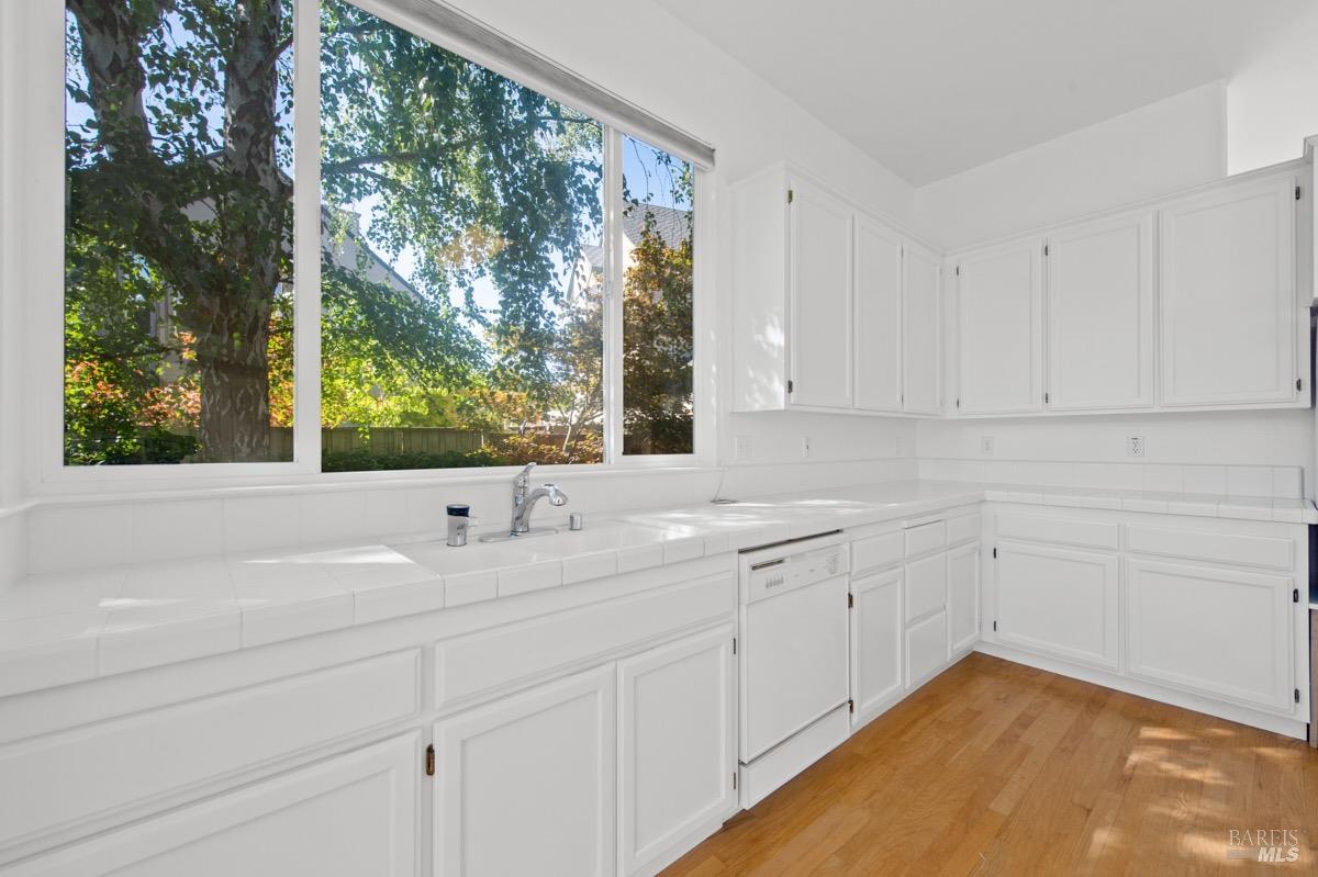 10 Raffles Ct