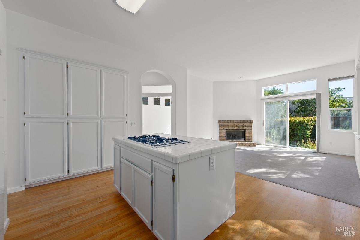 10 Raffles Ct