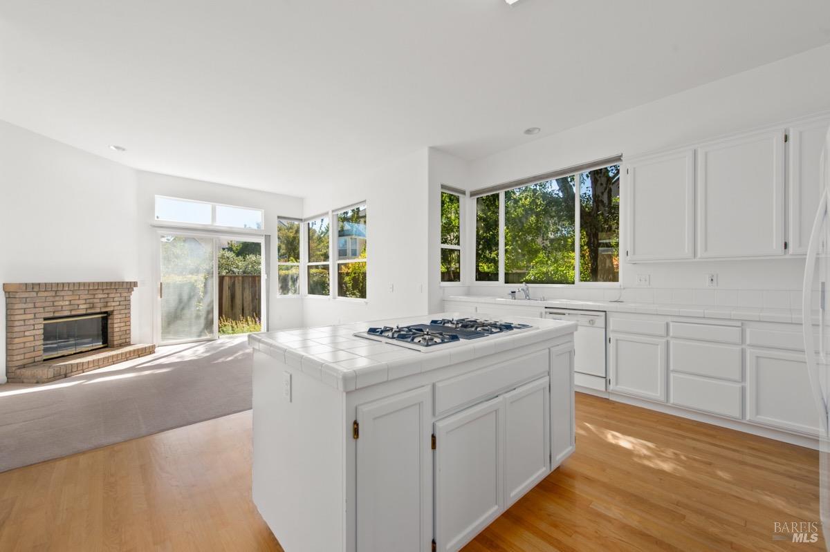 10 Raffles Ct