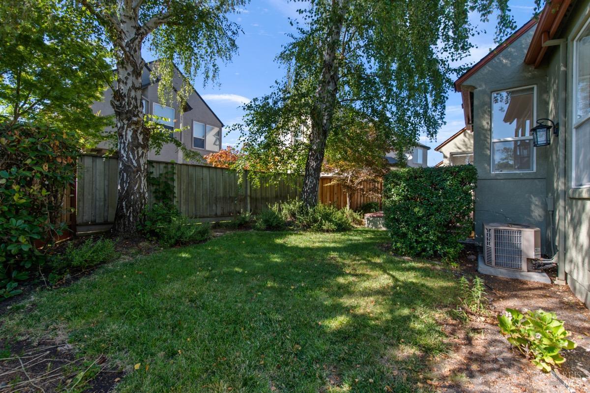 10 Raffles Ct