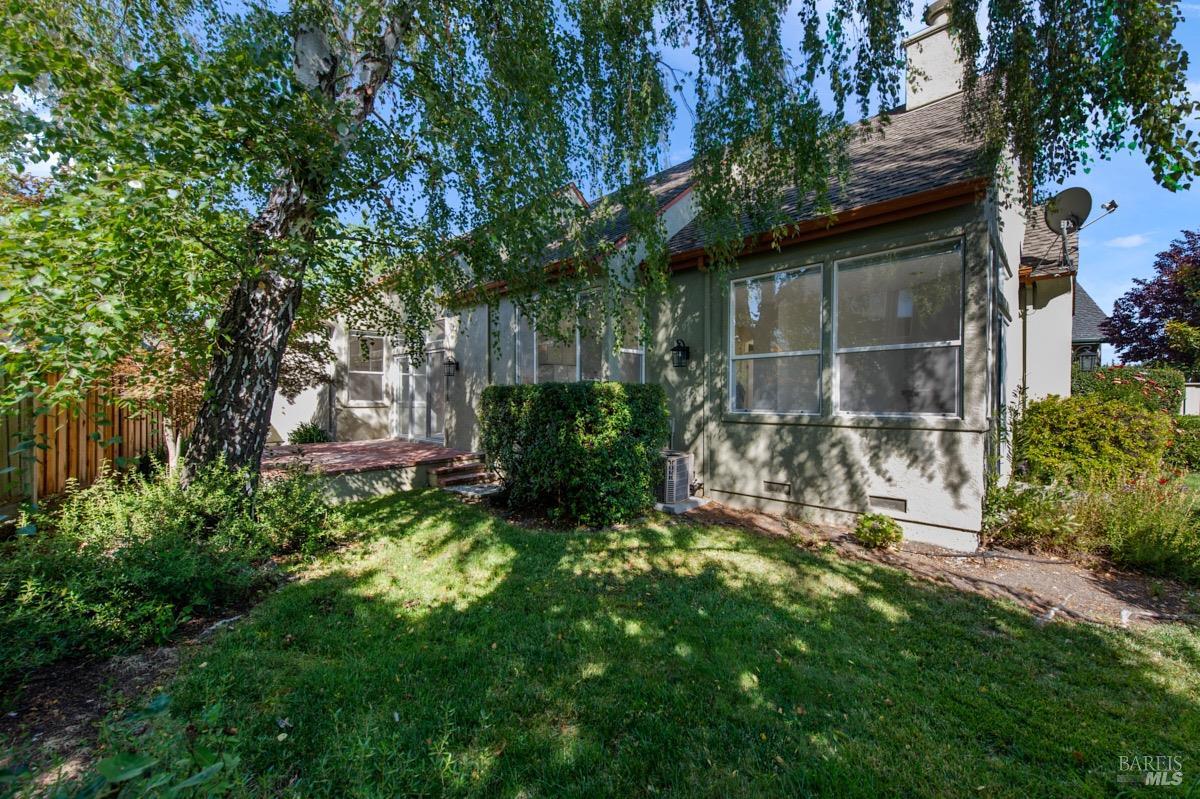 10 Raffles Ct