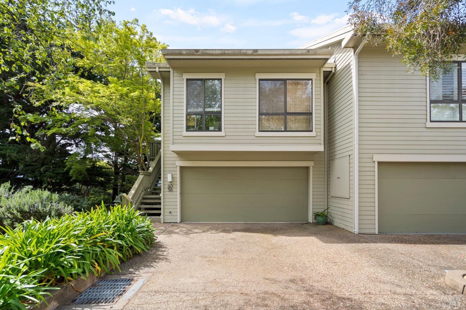 56 Eucalyptus Knoll St