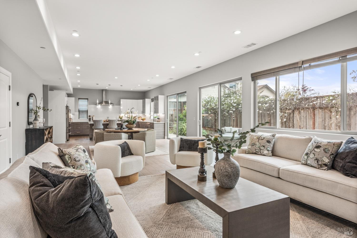 1908 Fountainview Cir