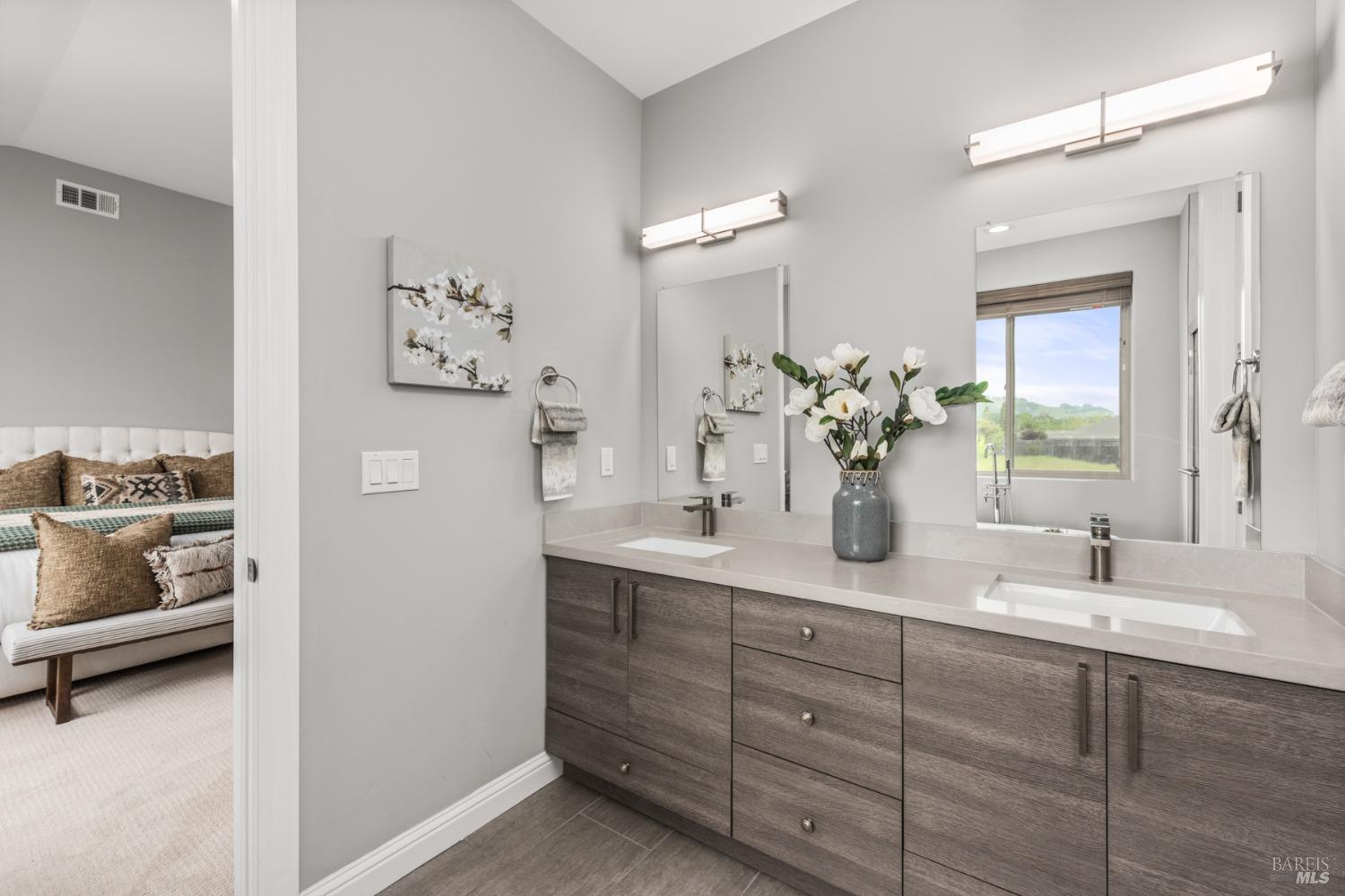 1908 Fountainview Cir