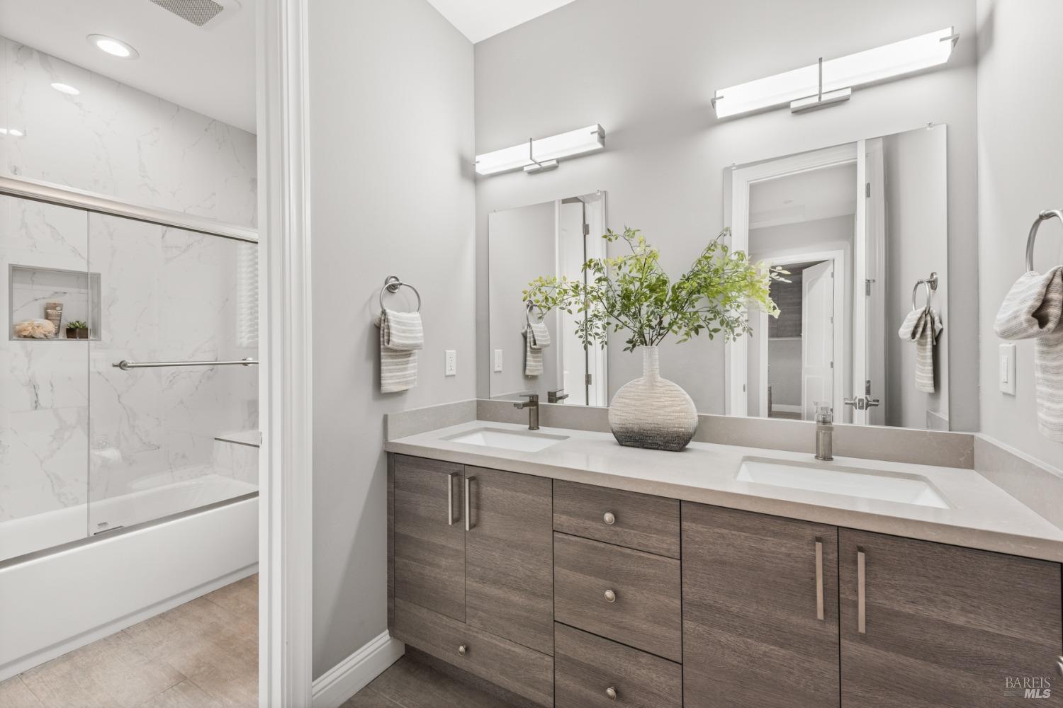 1908 Fountainview Cir