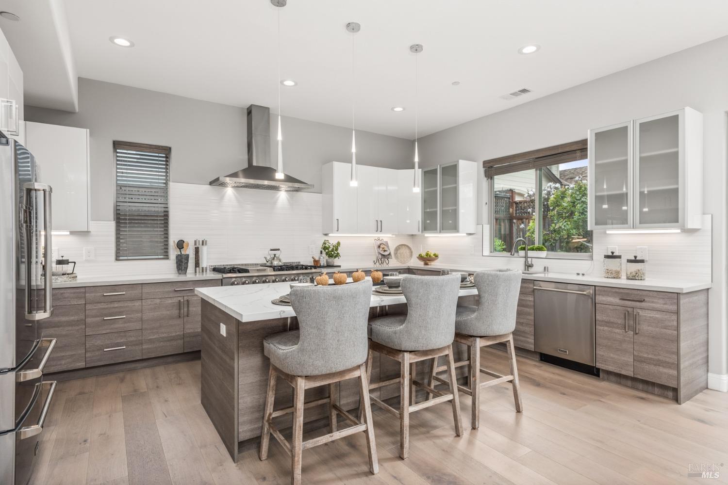 1908 Fountainview Cir