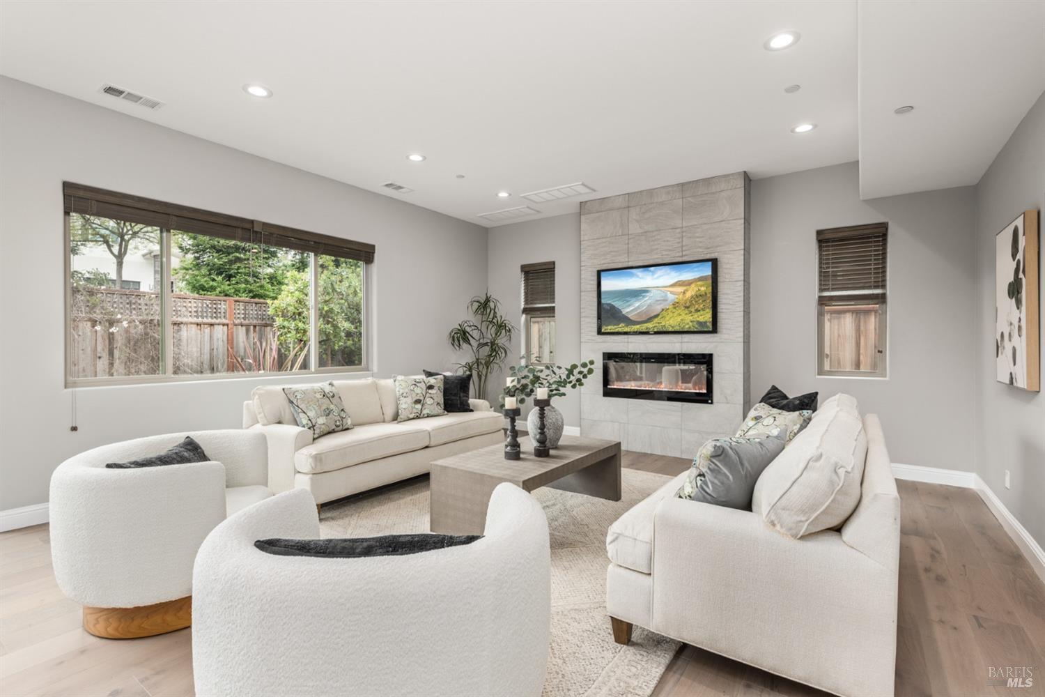 1908 Fountainview Cir