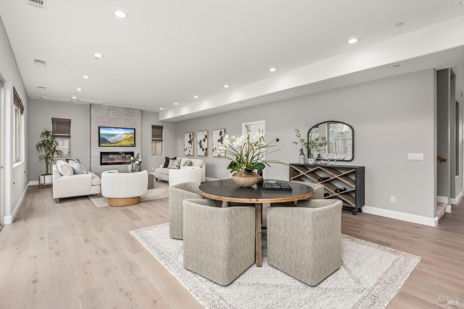 1908 Fountainview Cir