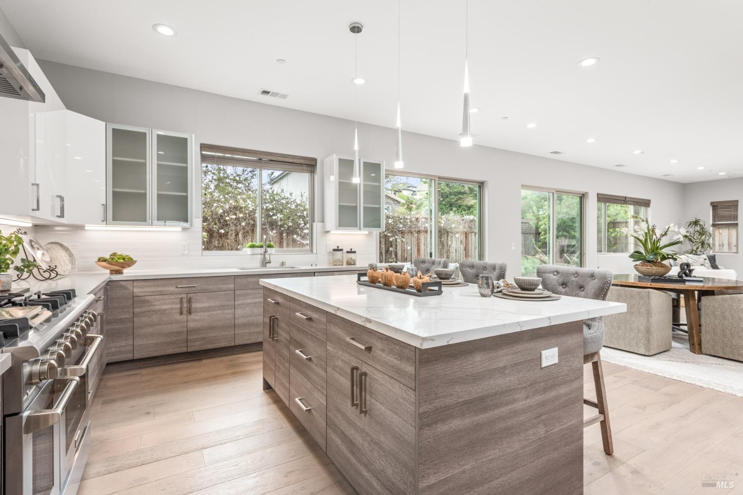 1908 Fountainview Cir