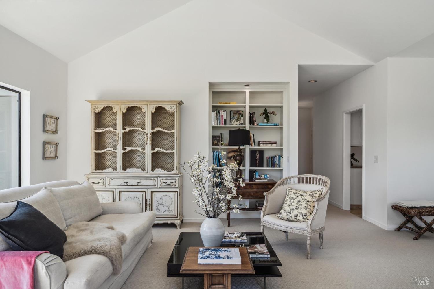 118 Eucalyptus Knoll St