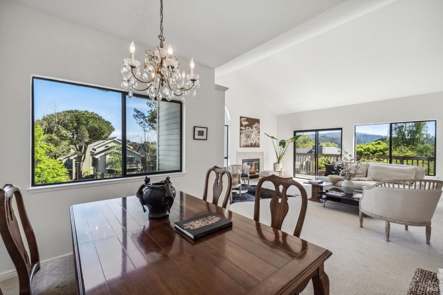 118 Eucalyptus Knoll St