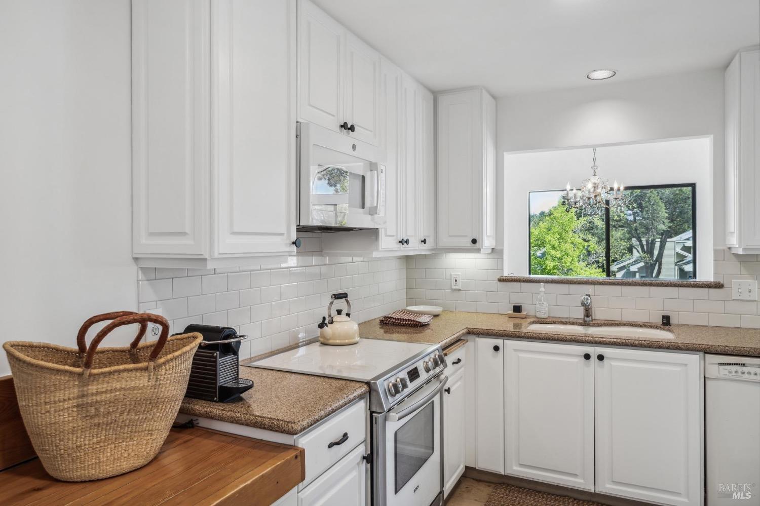 118 Eucalyptus Knoll St