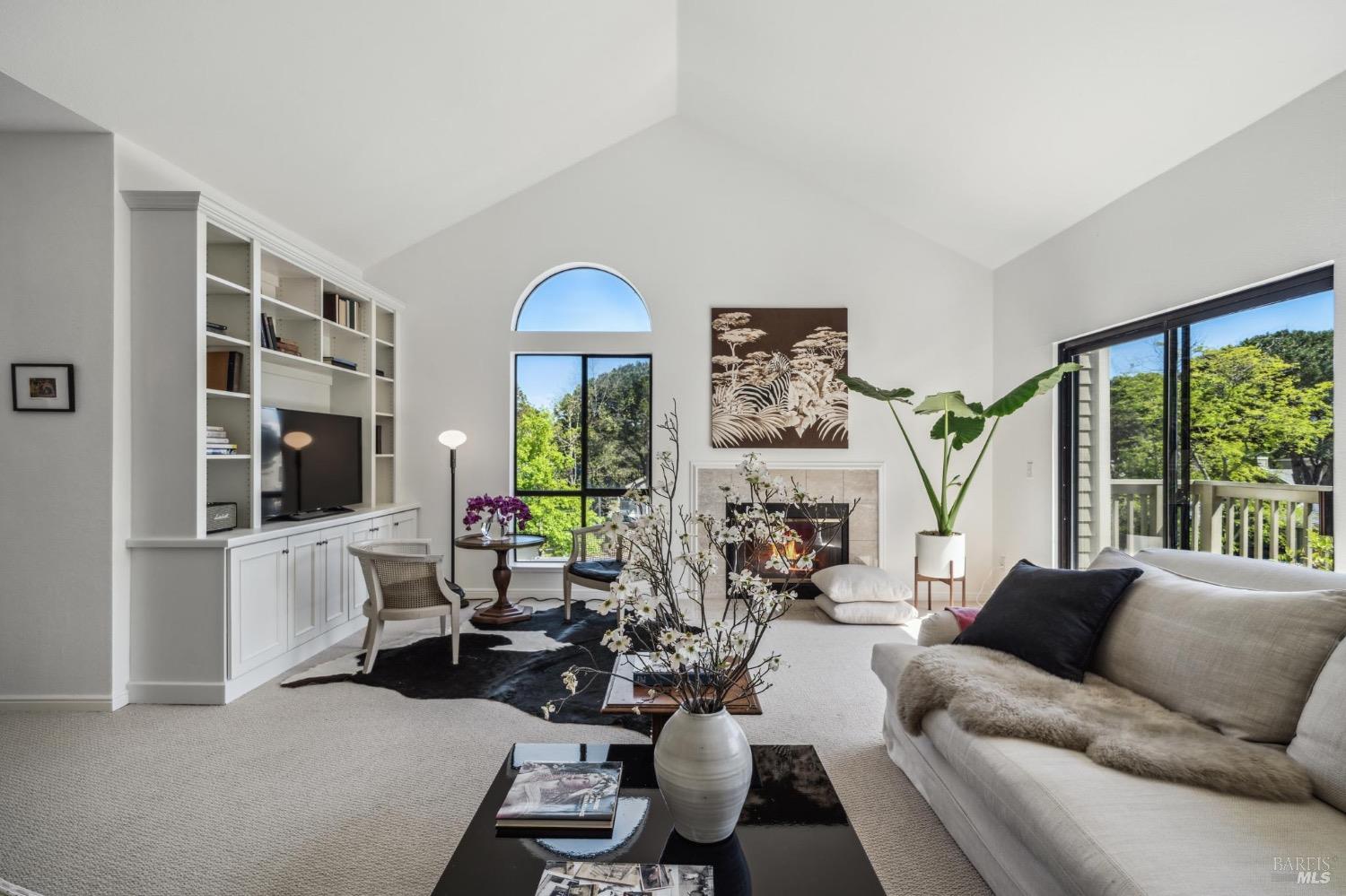 118 Eucalyptus Knoll St