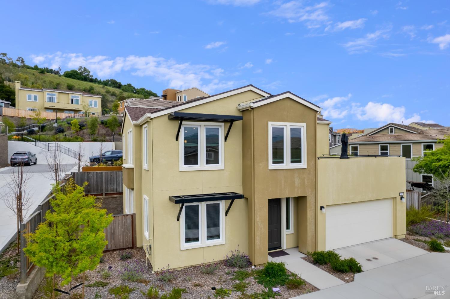 569 Sapphire St