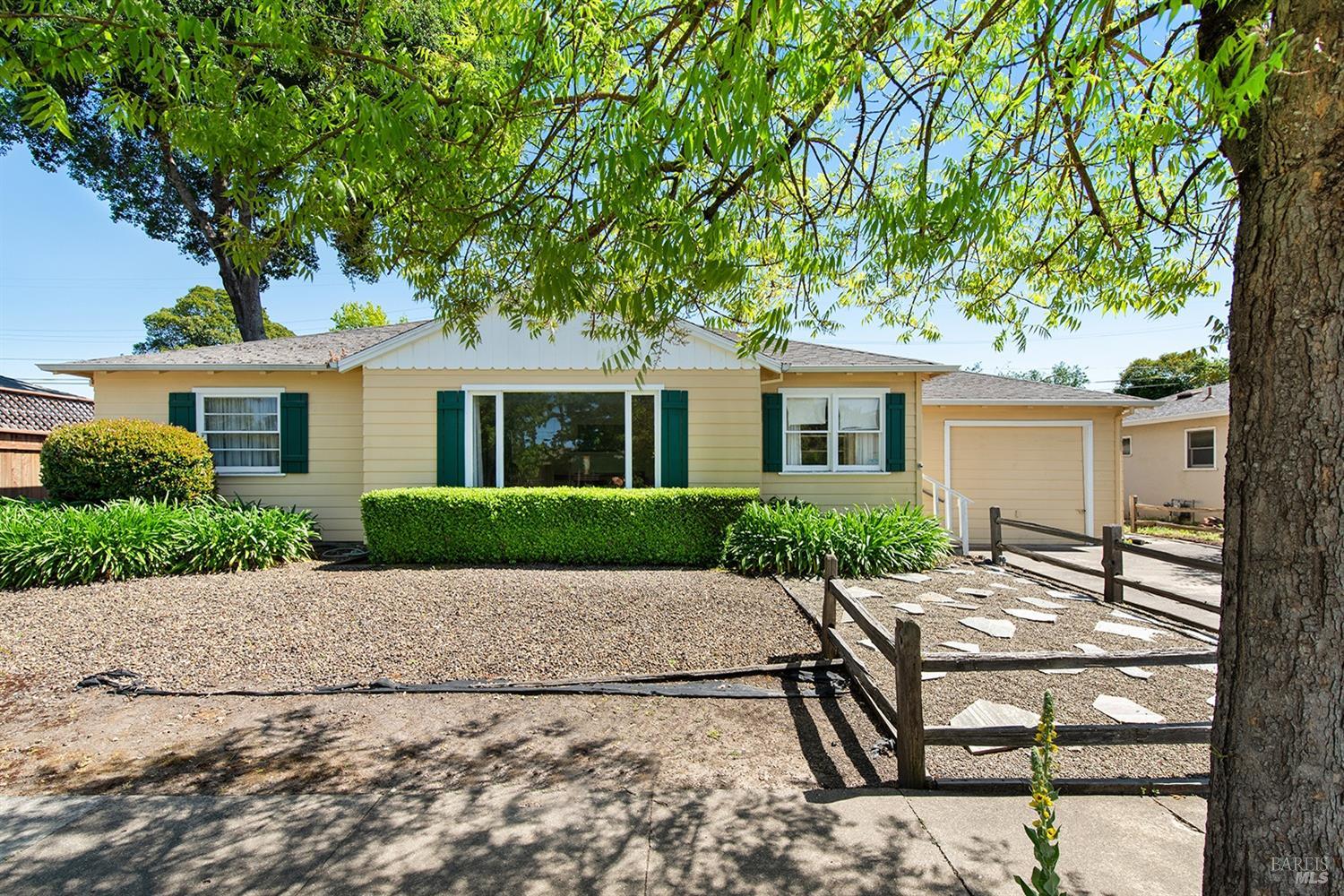 2716 Valley Center Dr