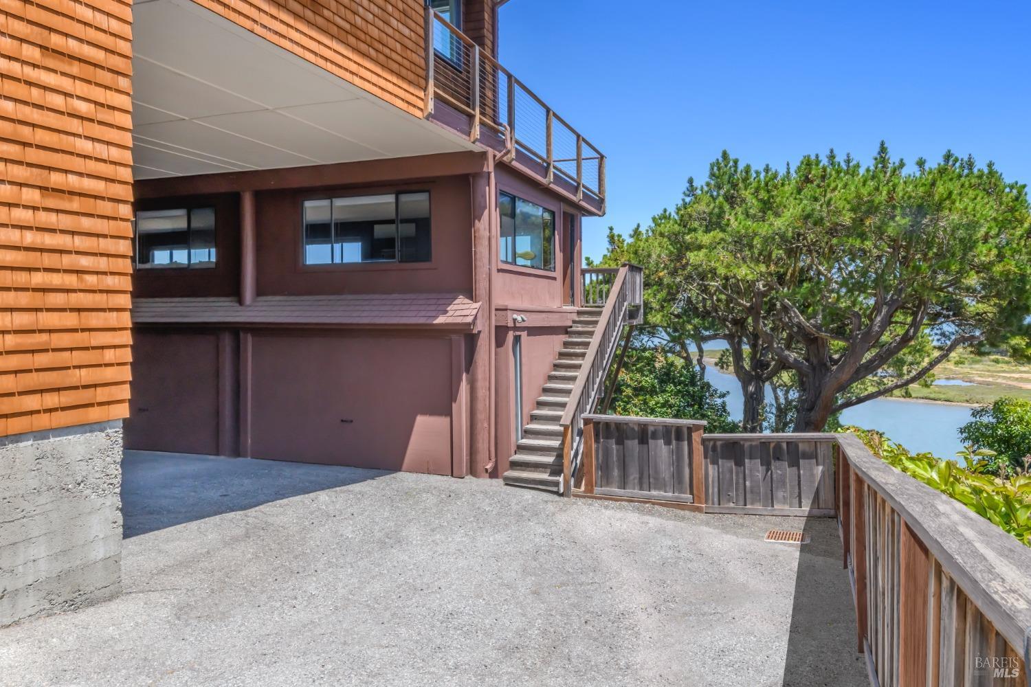 315 E Strawberry Dr
