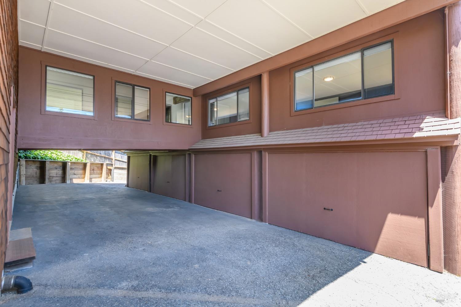 315 E Strawberry Dr