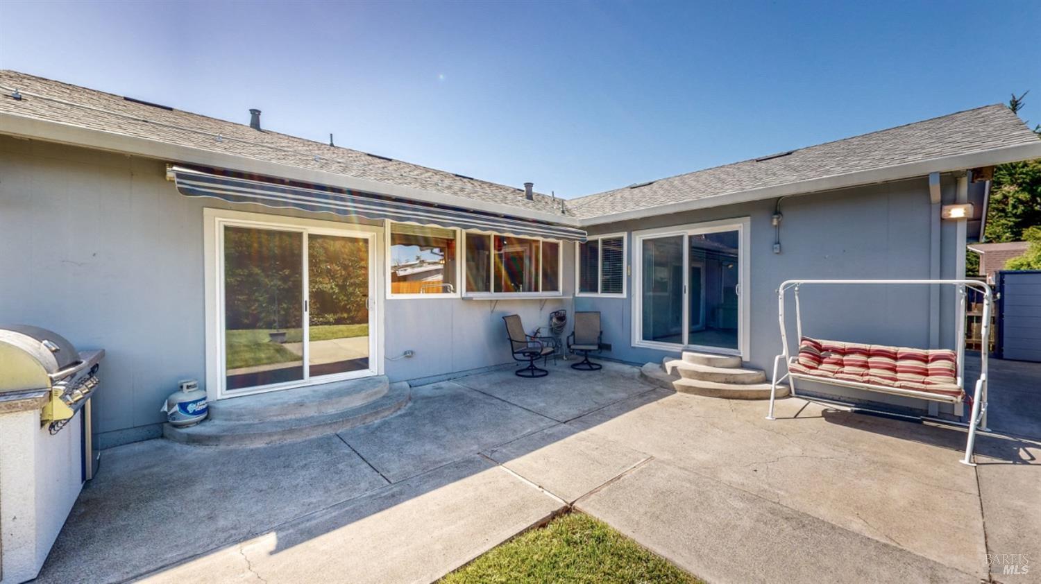 1027 Santa Clara Ln