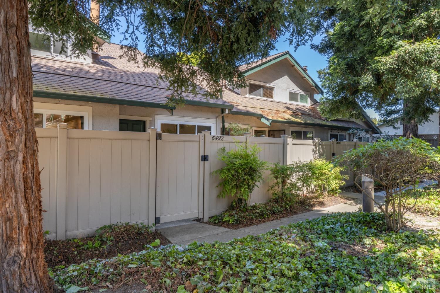 6492 Meadow Pines Ave