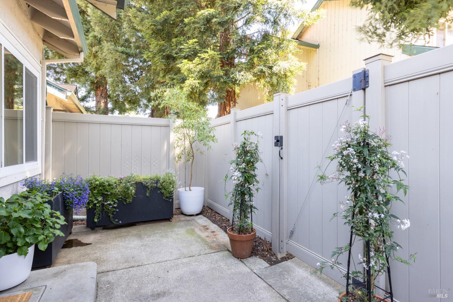 6492 Meadow Pines Ave