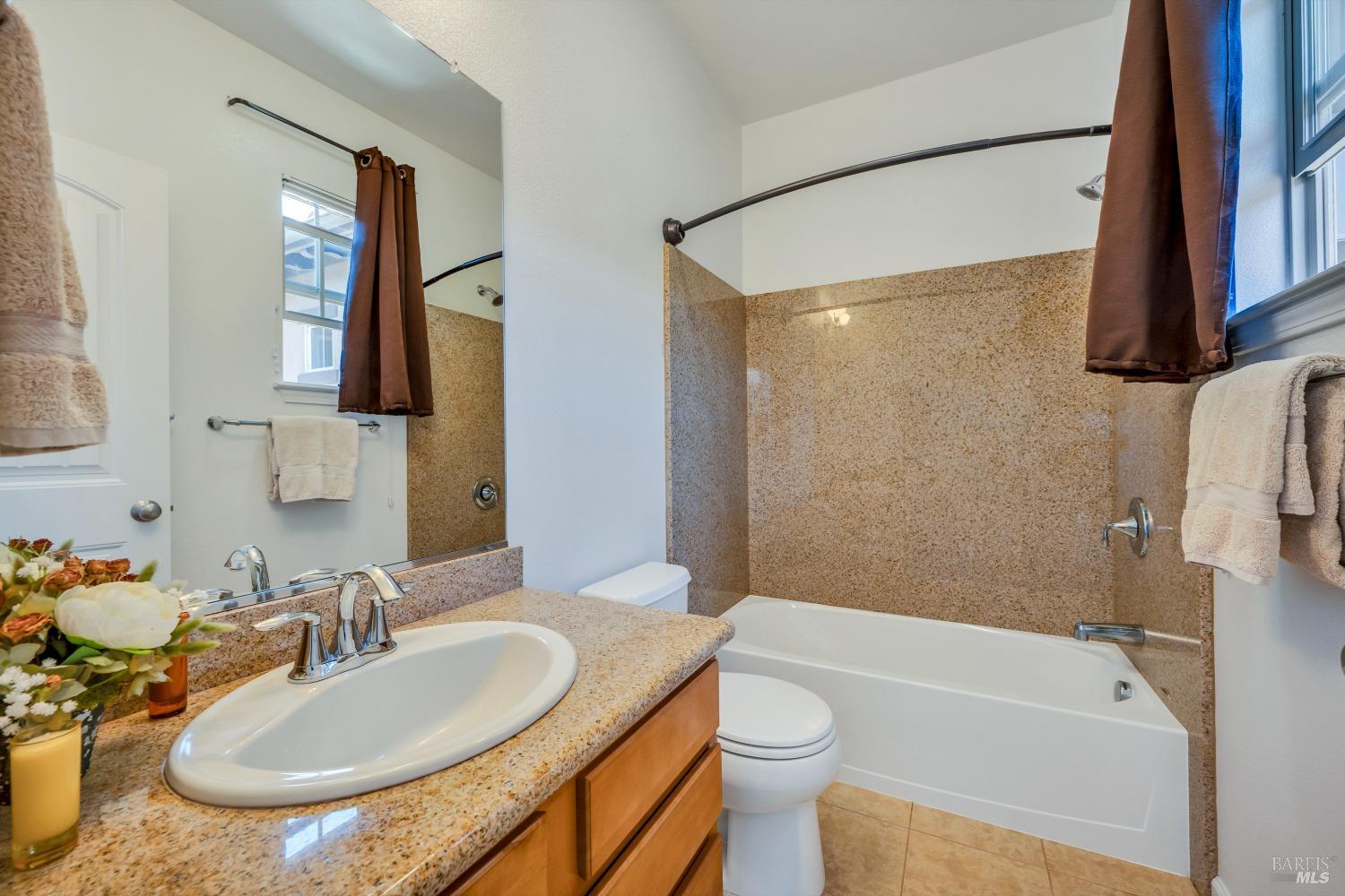 190 Healdsburg Ave #C