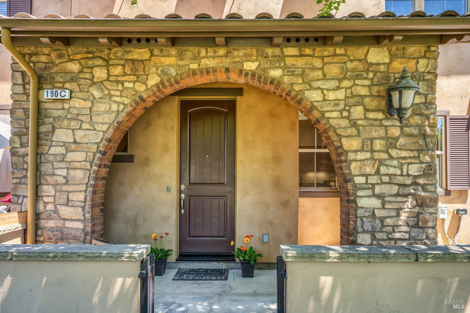 190 Healdsburg Ave #C