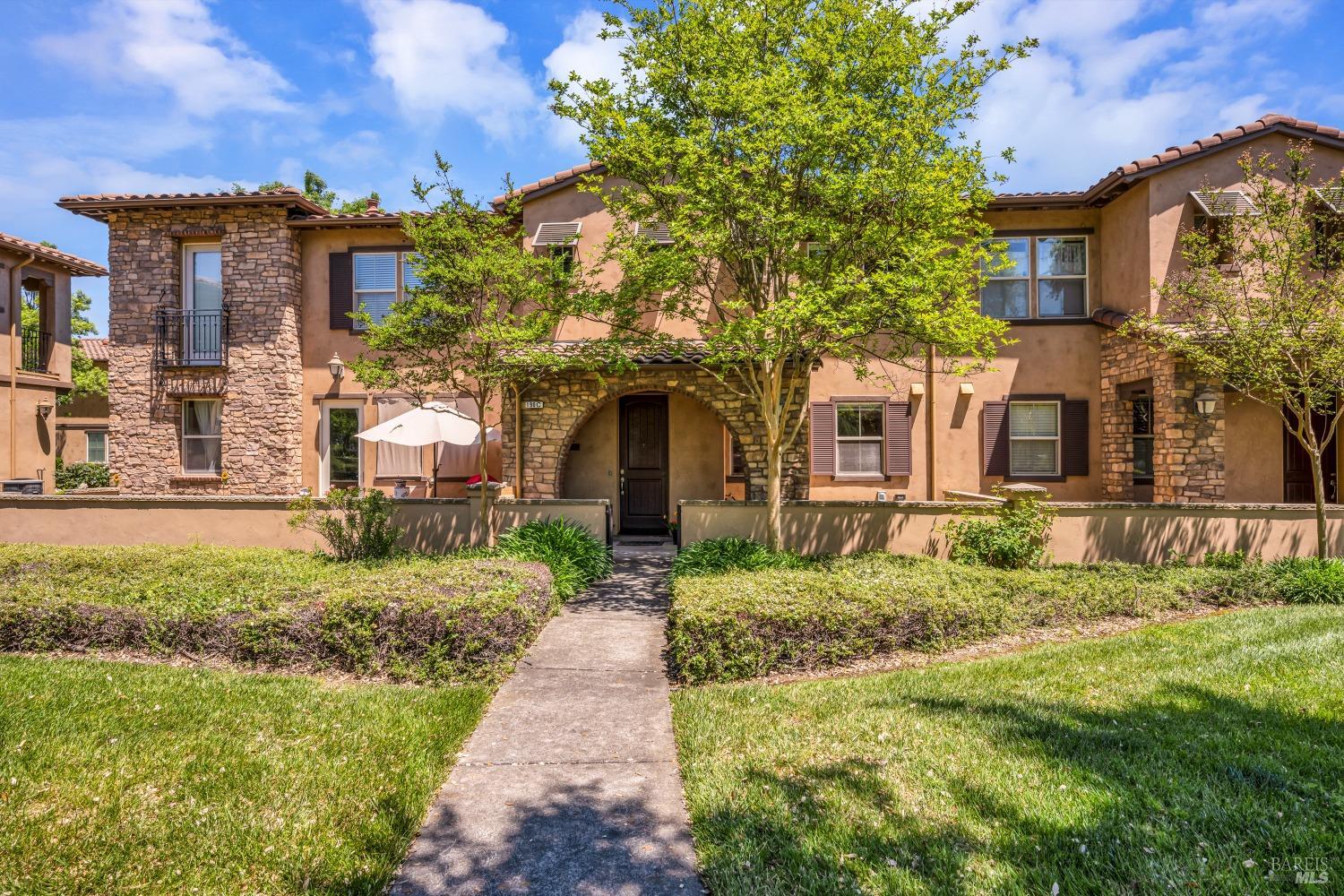 190 Healdsburg Ave #C