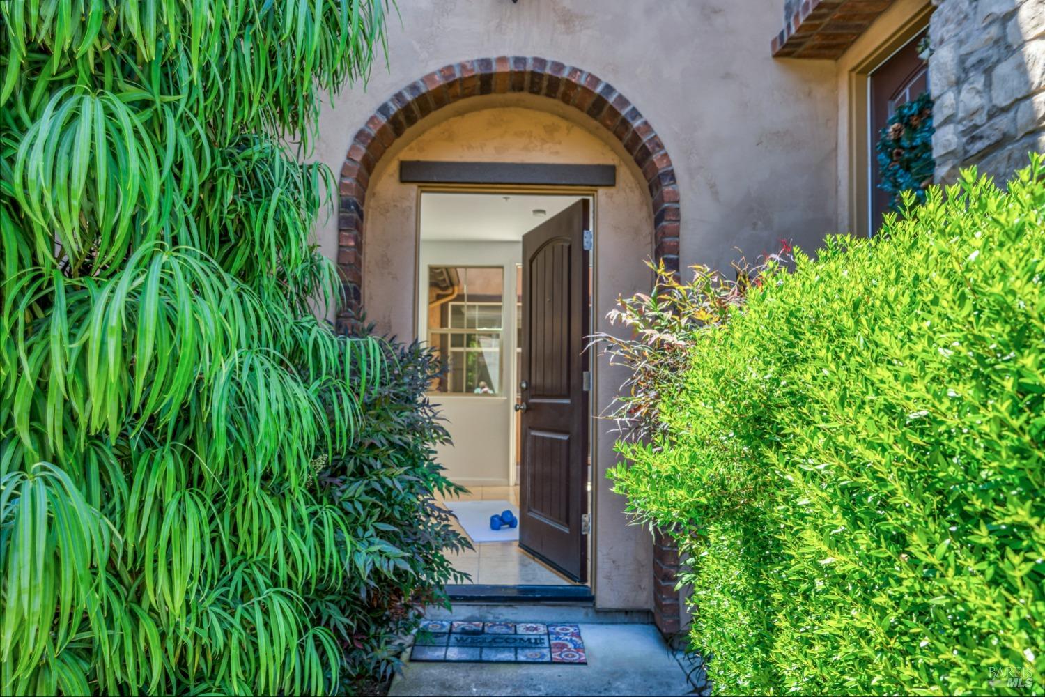 190 Healdsburg Ave #C