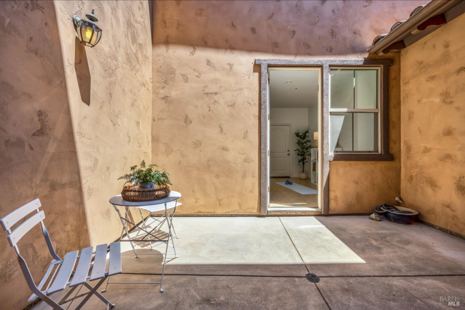 190 Healdsburg Ave #C