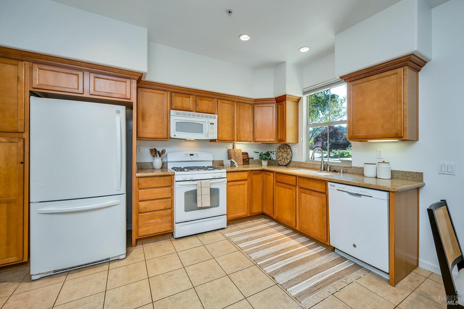 190 Healdsburg Ave #C