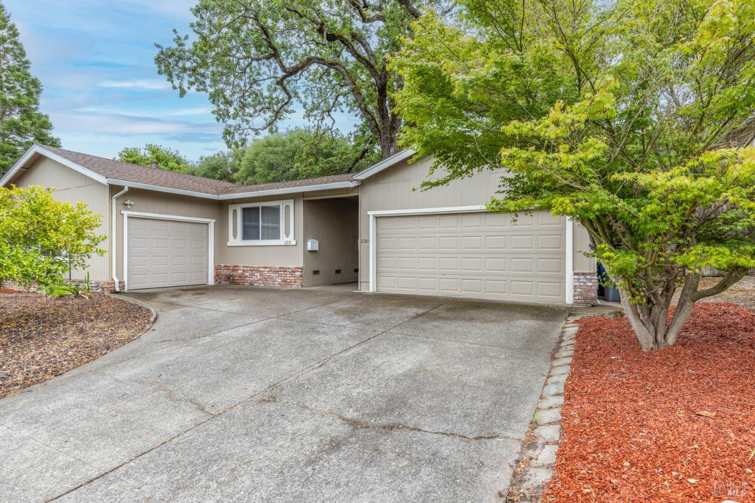 2208-2210 Mesquite Dr
