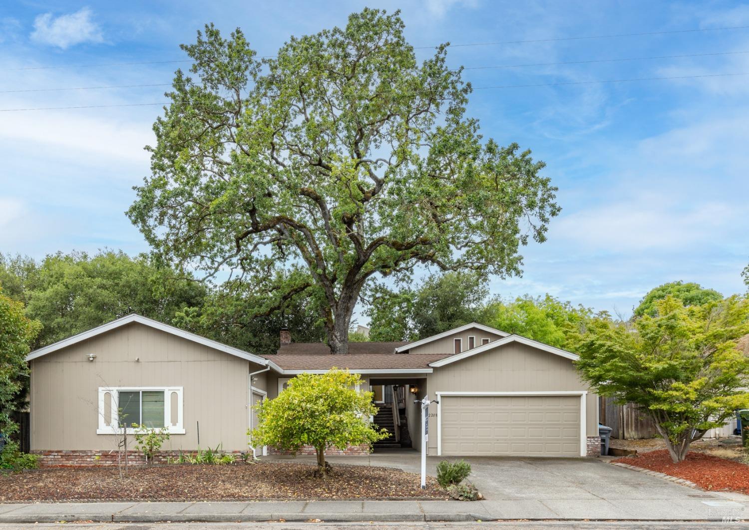 2208-2210 Mesquite Dr
