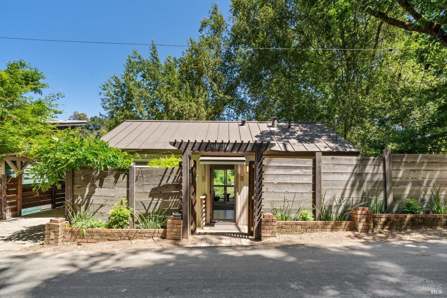 2367 N Fitch Mountain Rd
