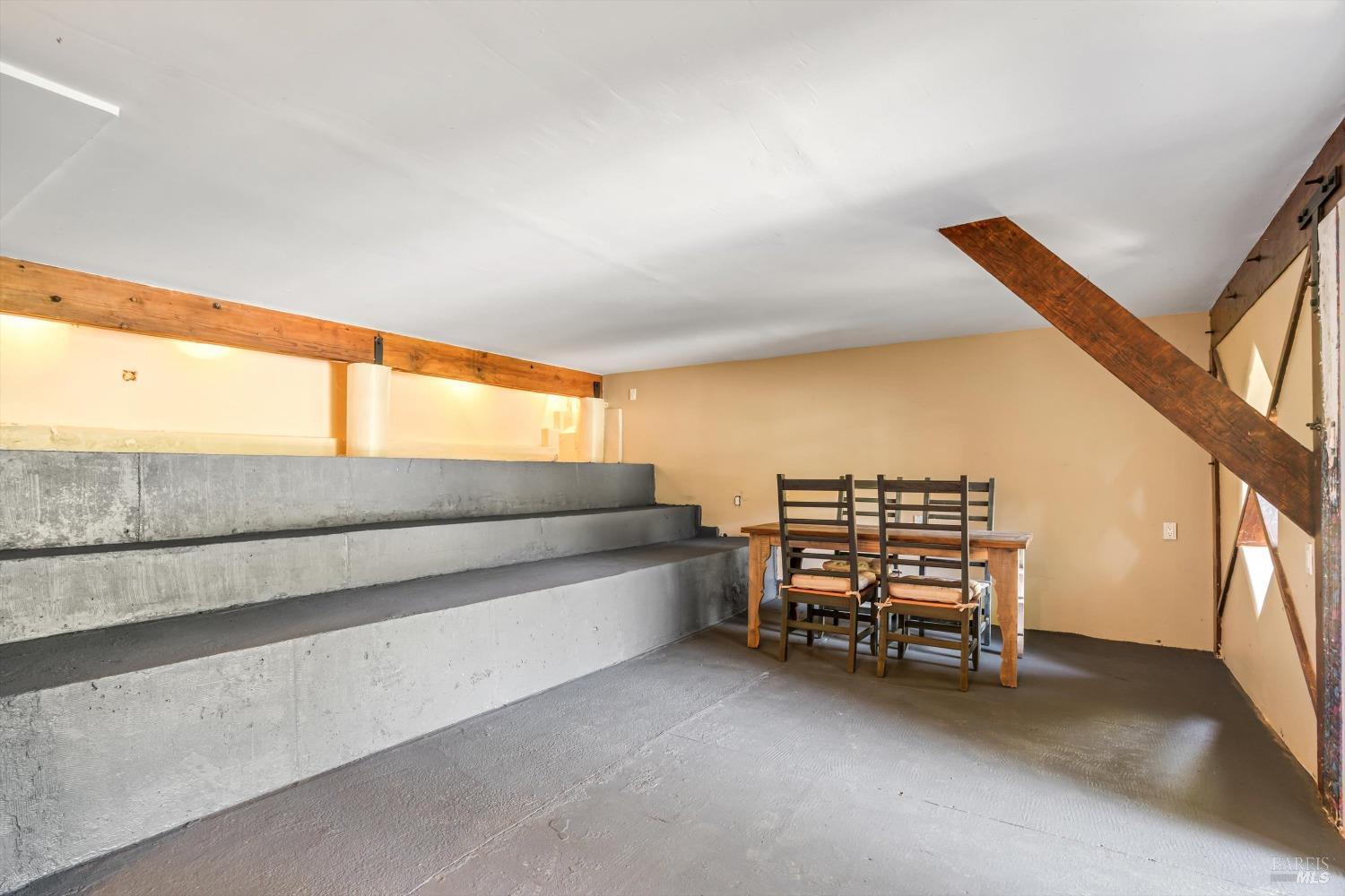 2367 N Fitch Mountain Rd