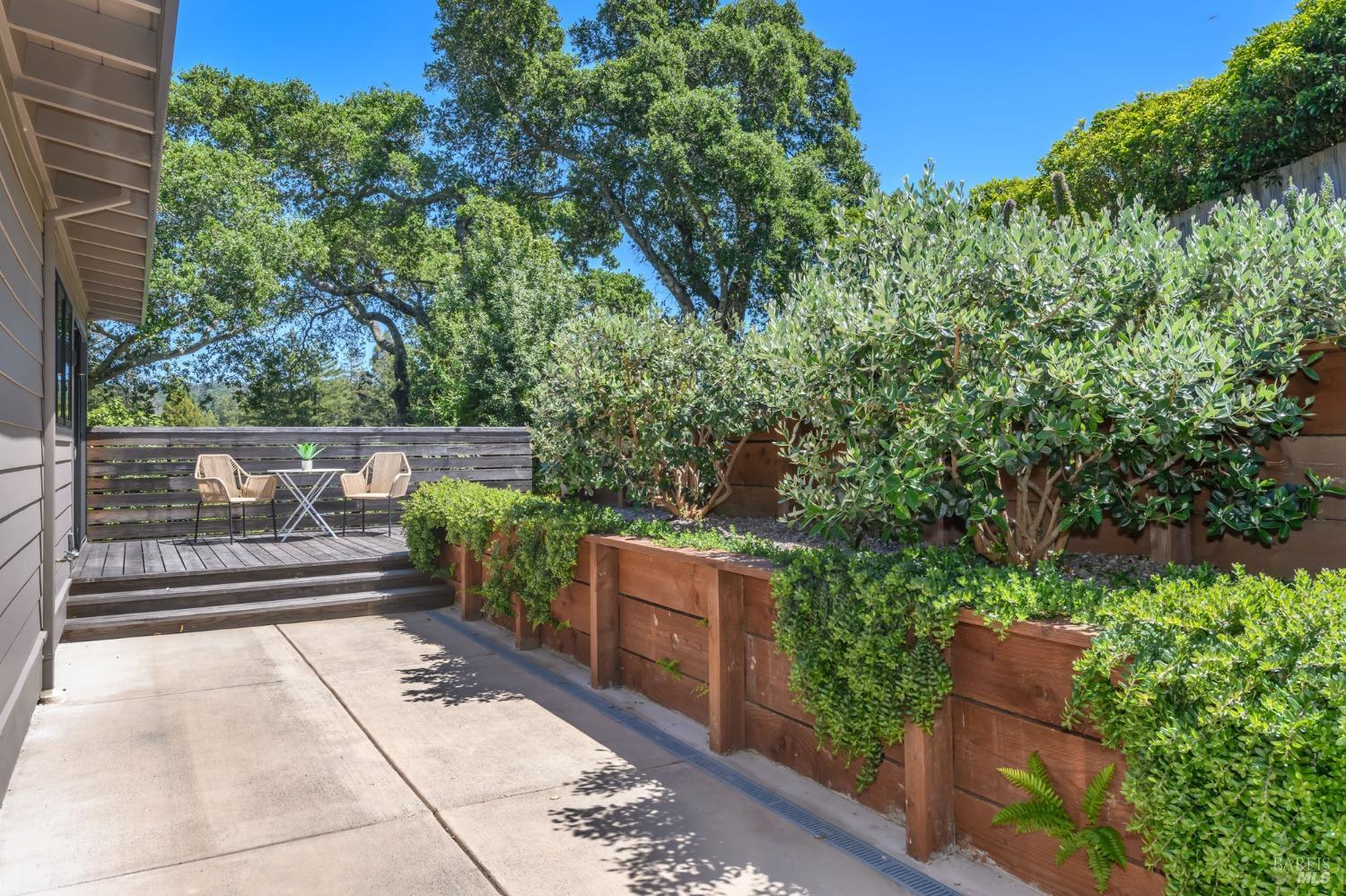 48 Vineyard Ave