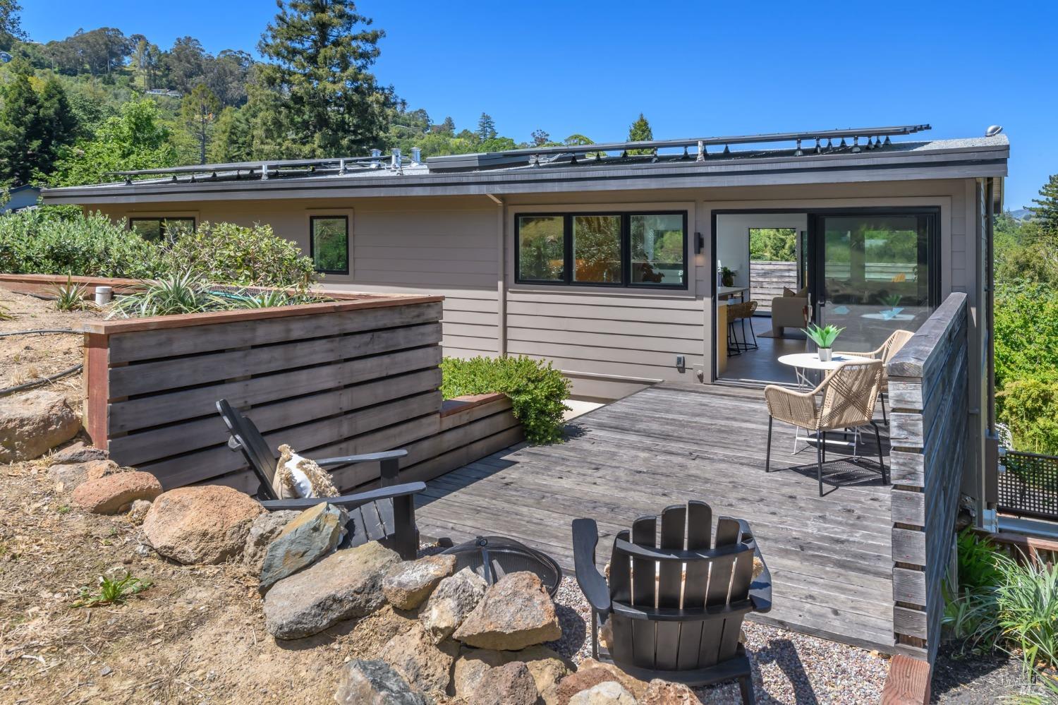 48 Vineyard Ave