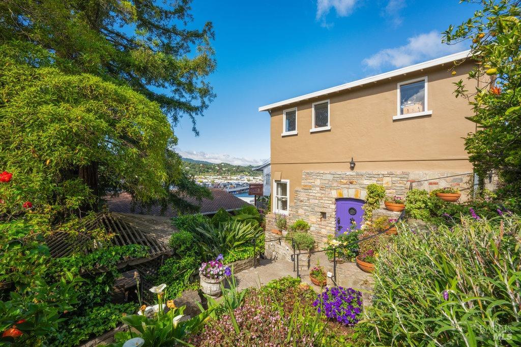 28 Marina Court Drive