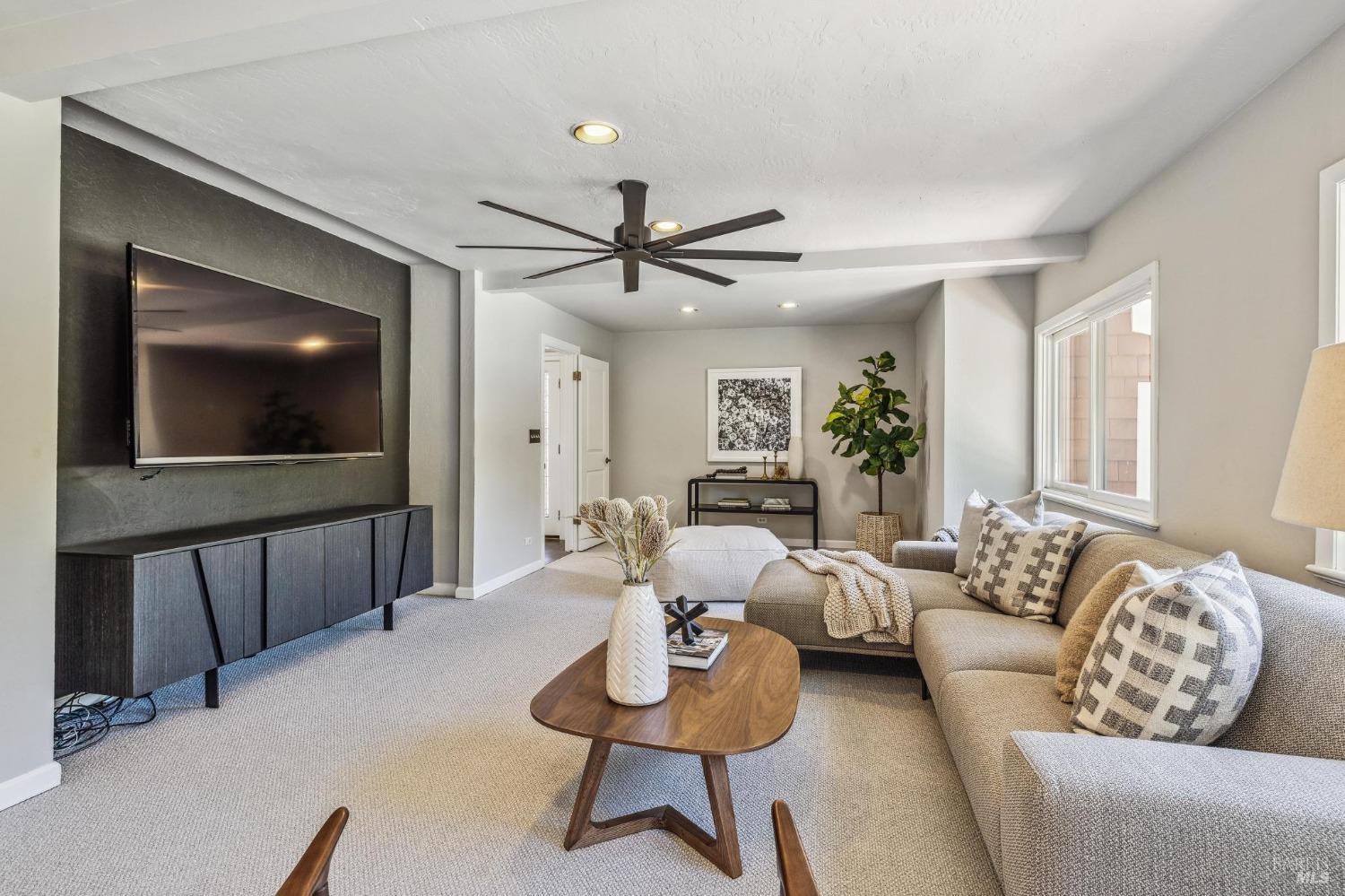 1676 Indian Valley Rd