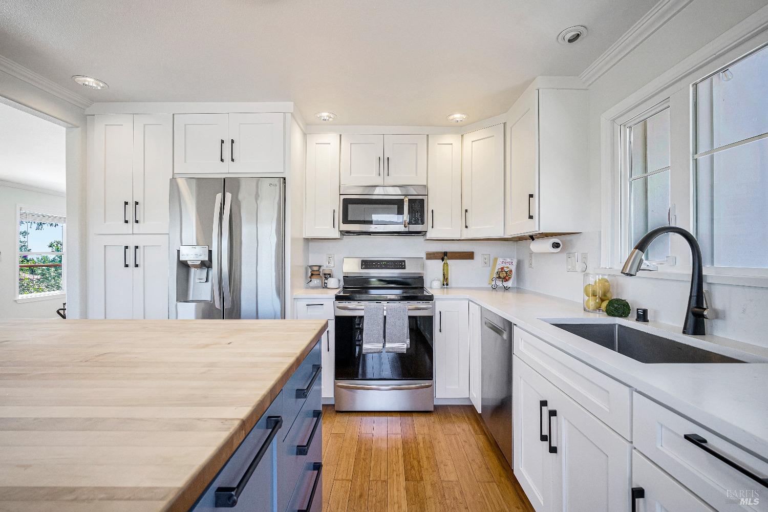 9369 Champs De Elysees