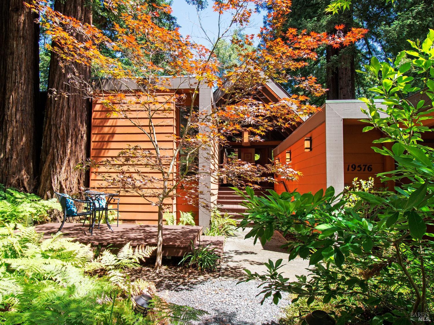 19576 Redwood Dr