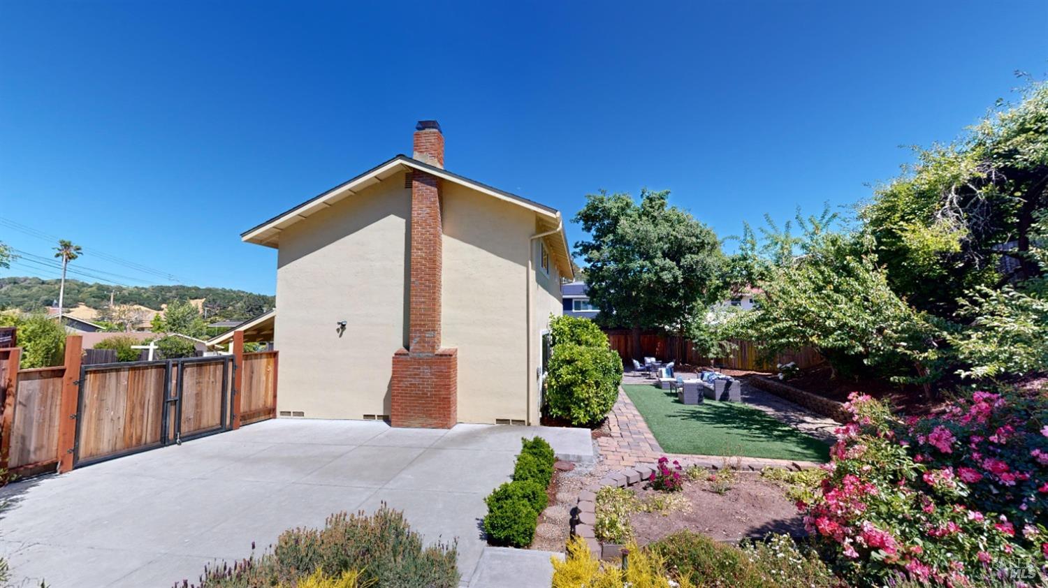 7 Clover Hill Court