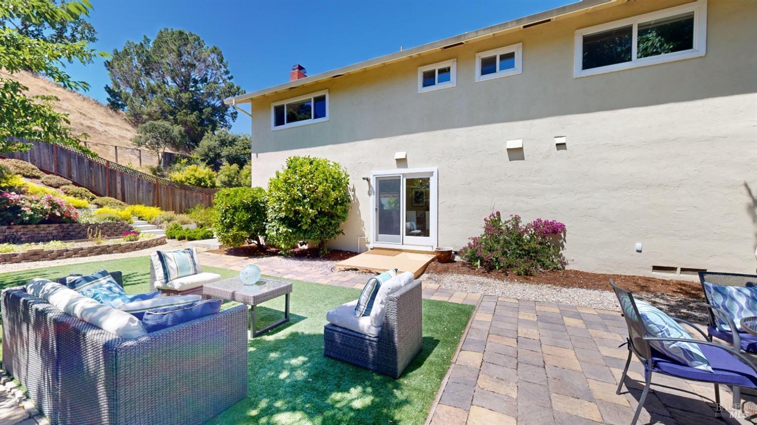 7 Clover Hill Court