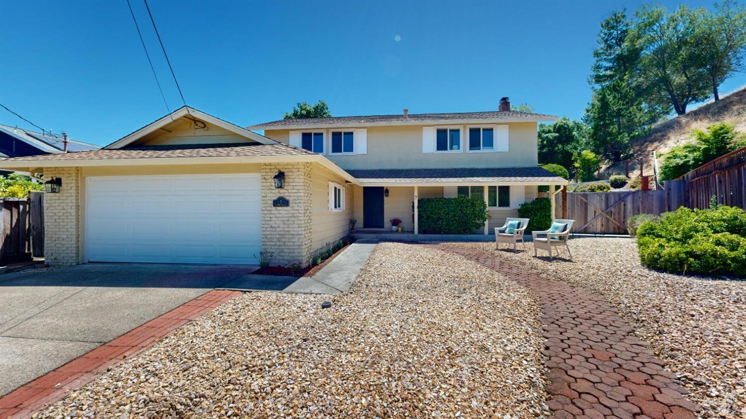 7 Clover Hill Court