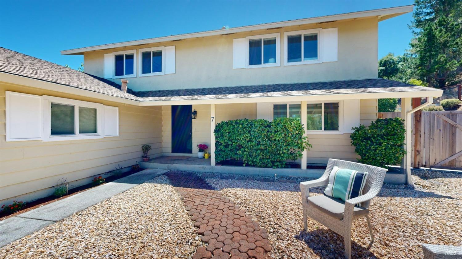 7 Clover Hill Court