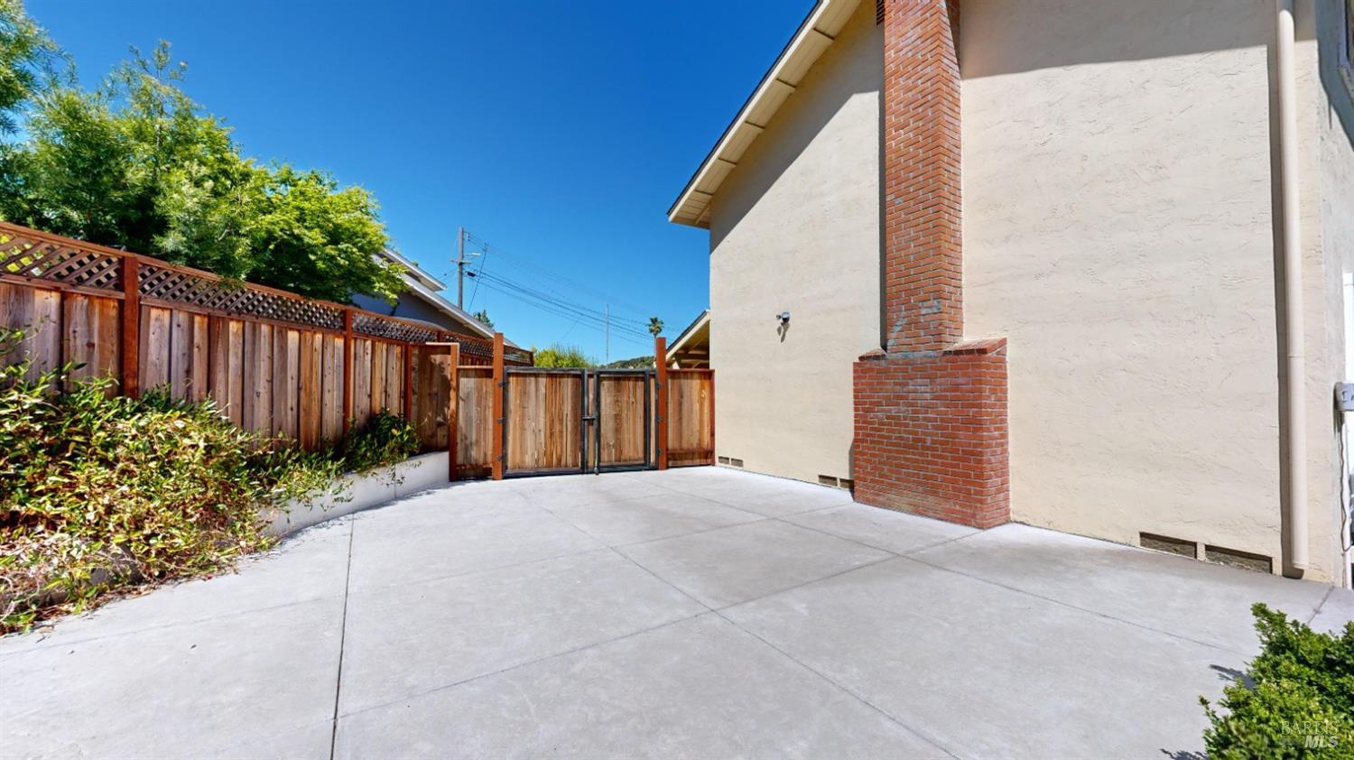 7 Clover Hill Court
