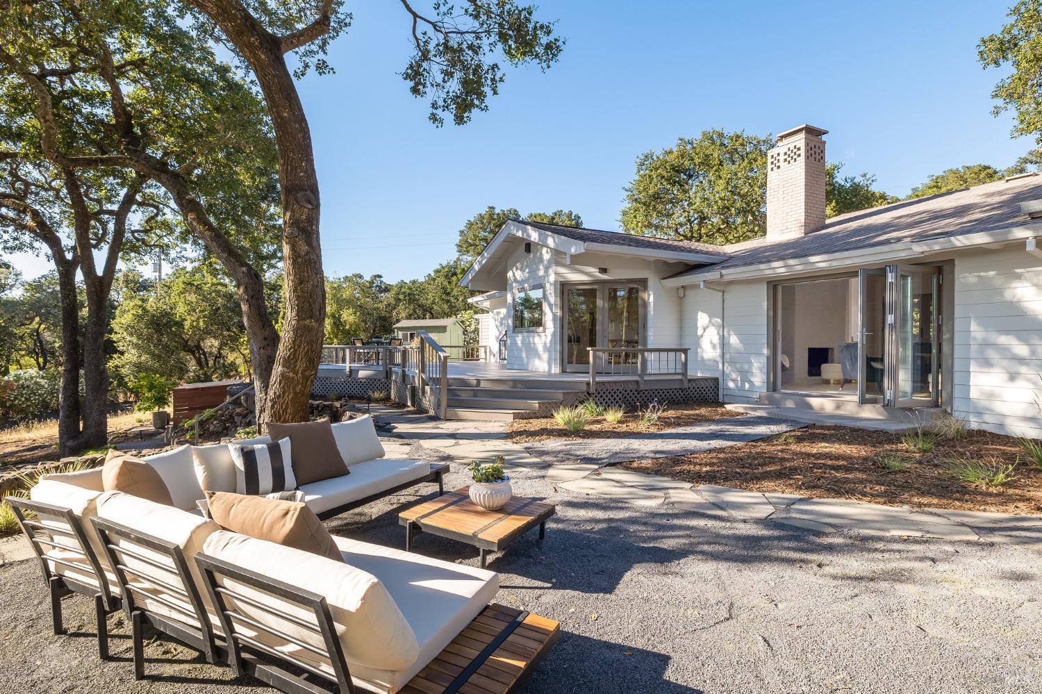 2211 Thornsberry Road