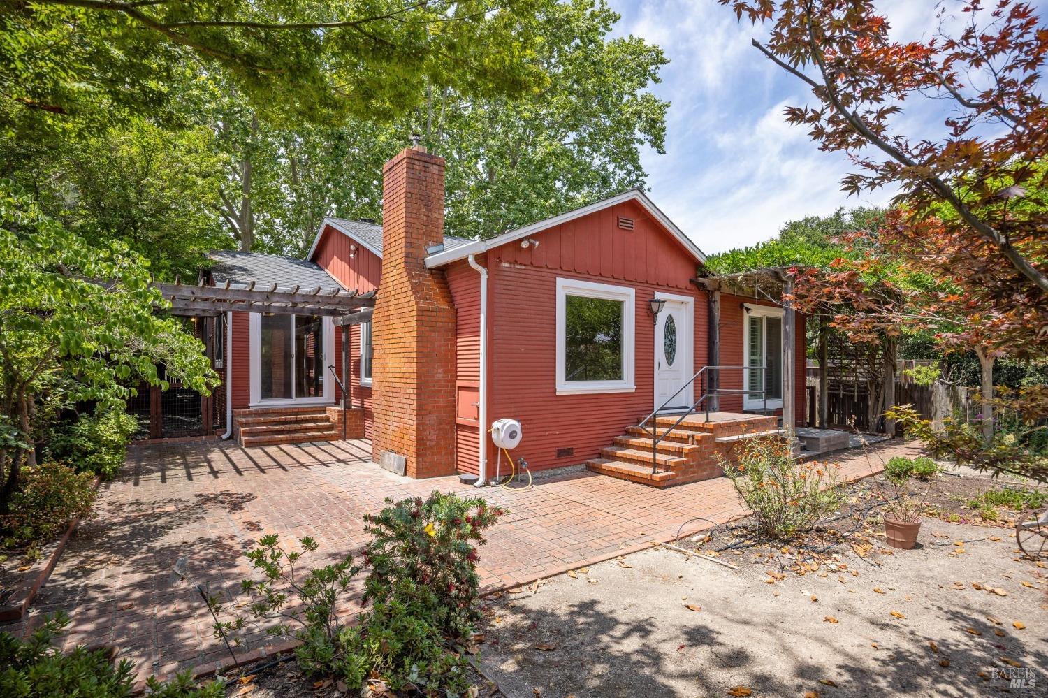 1376 Hillview Ln