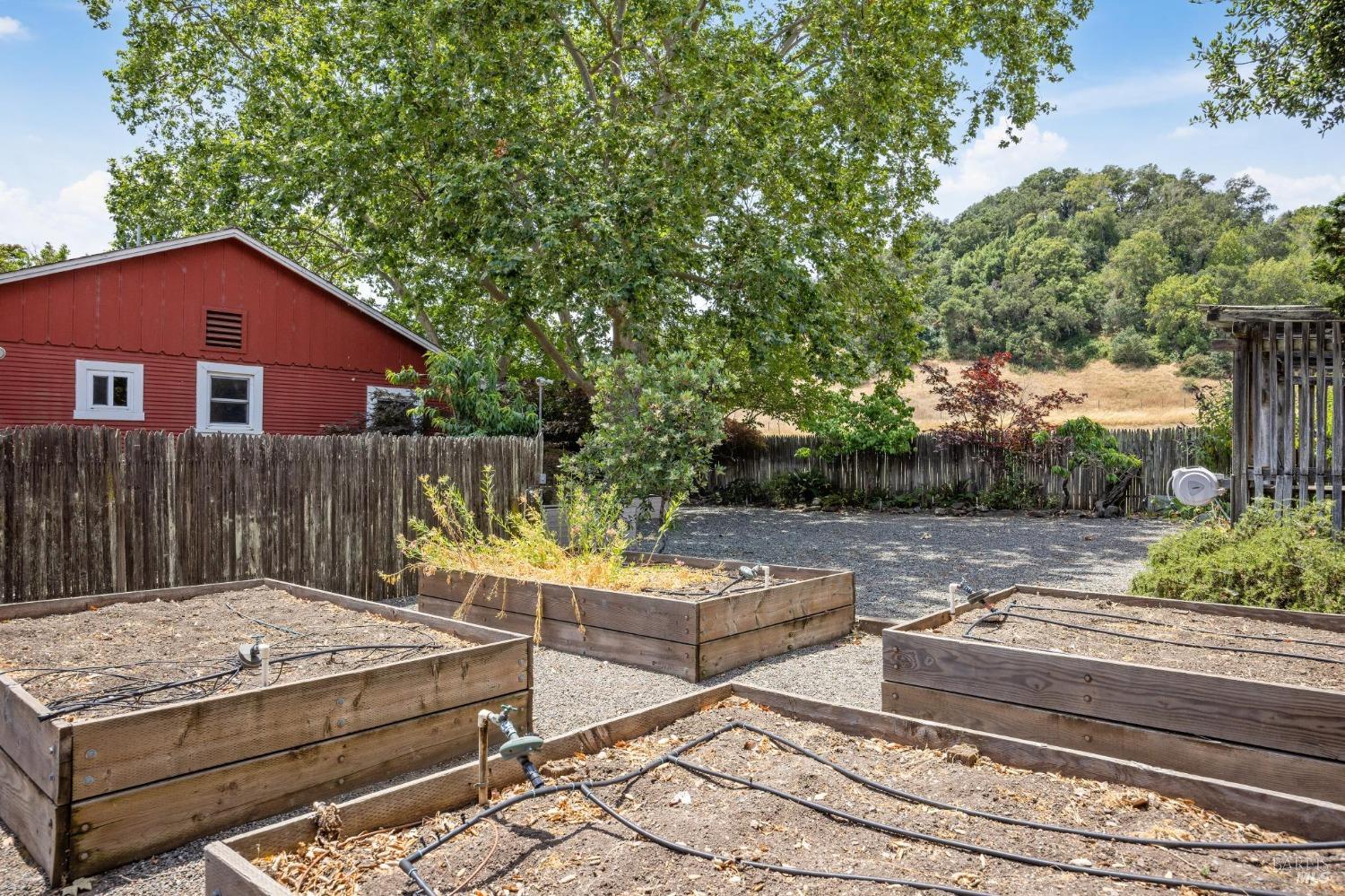 1376 Hillview Ln
