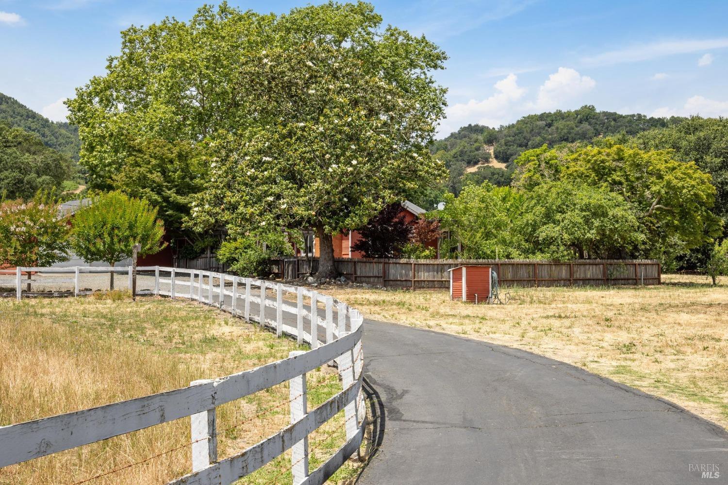 1376 Hillview Ln