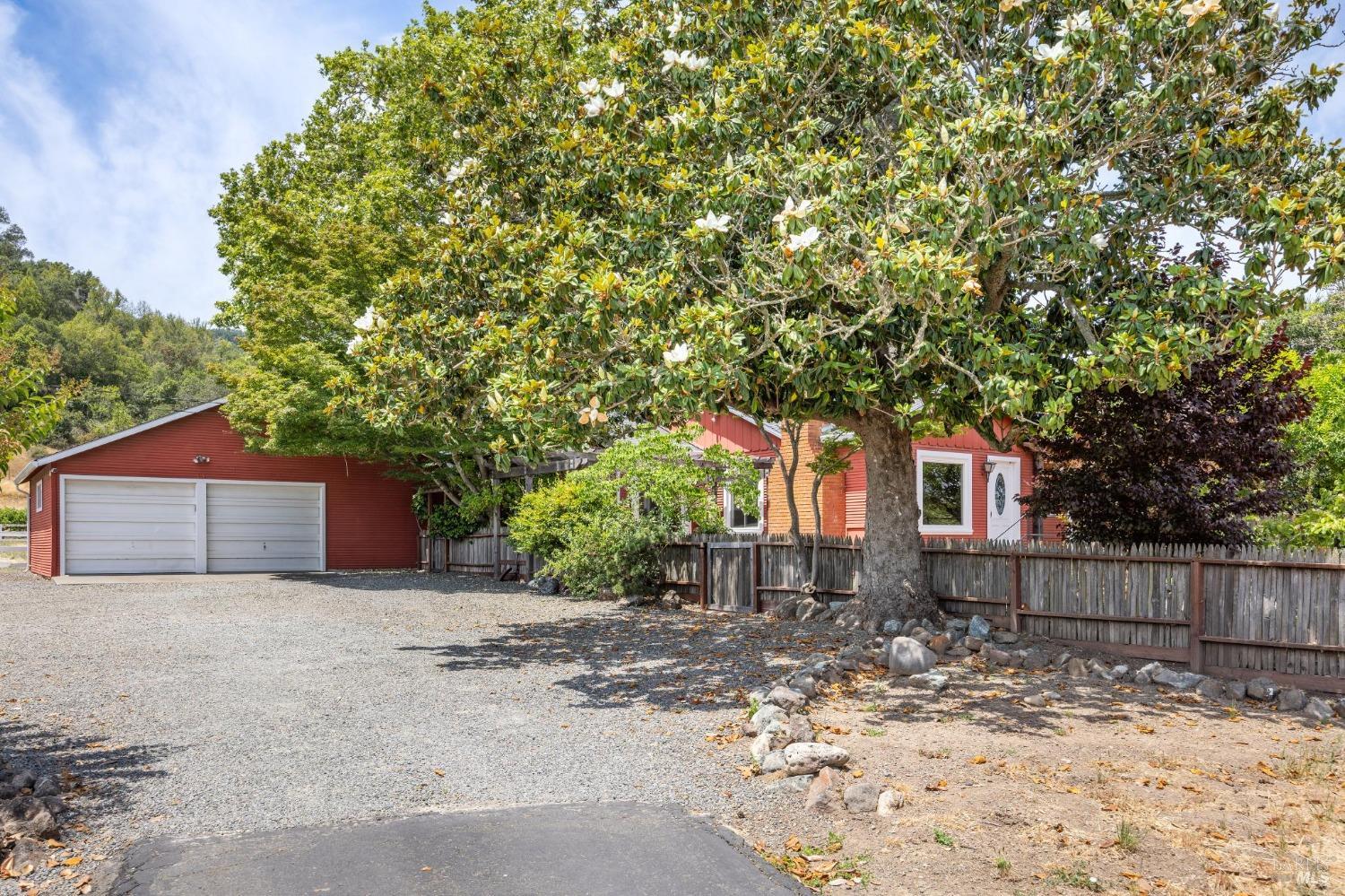 1376 Hillview Ln